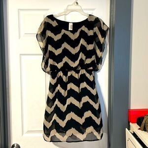 Chic Chevron Patterned Dress